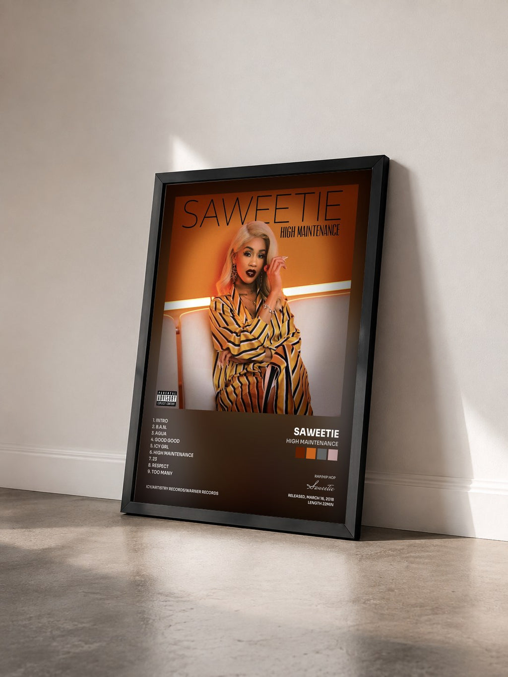 #noir Tableau de l'album High Maintenance de Saweetie vu de trois quarts, cadre noir