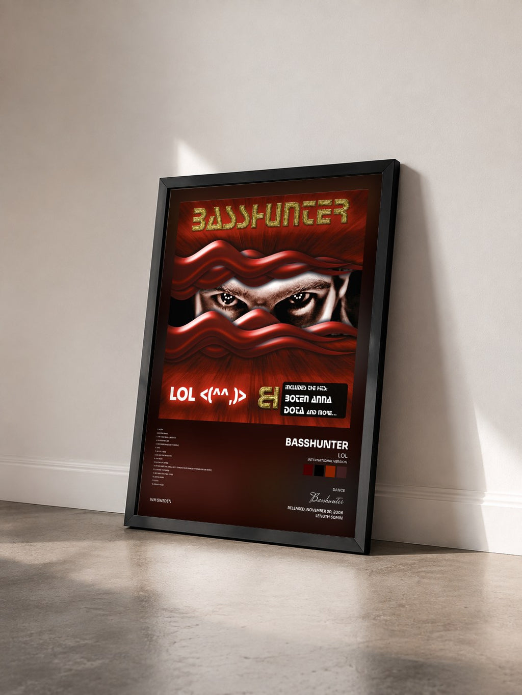 #noir Tableau de l'album LOL (International version) de Basshunter vu de trois quarts, cadre noir