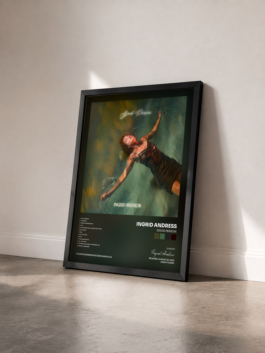 #noir Tableau de l'album Good Person de Ingrid Andress vu de trois quarts, cadre noir