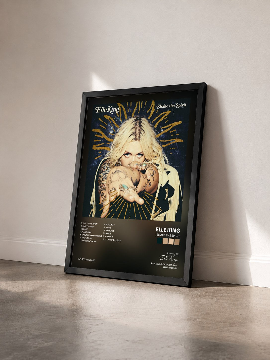 #noir Tableau de l'album Shake The Spirit de Elle King vu de trois quarts, cadre noir