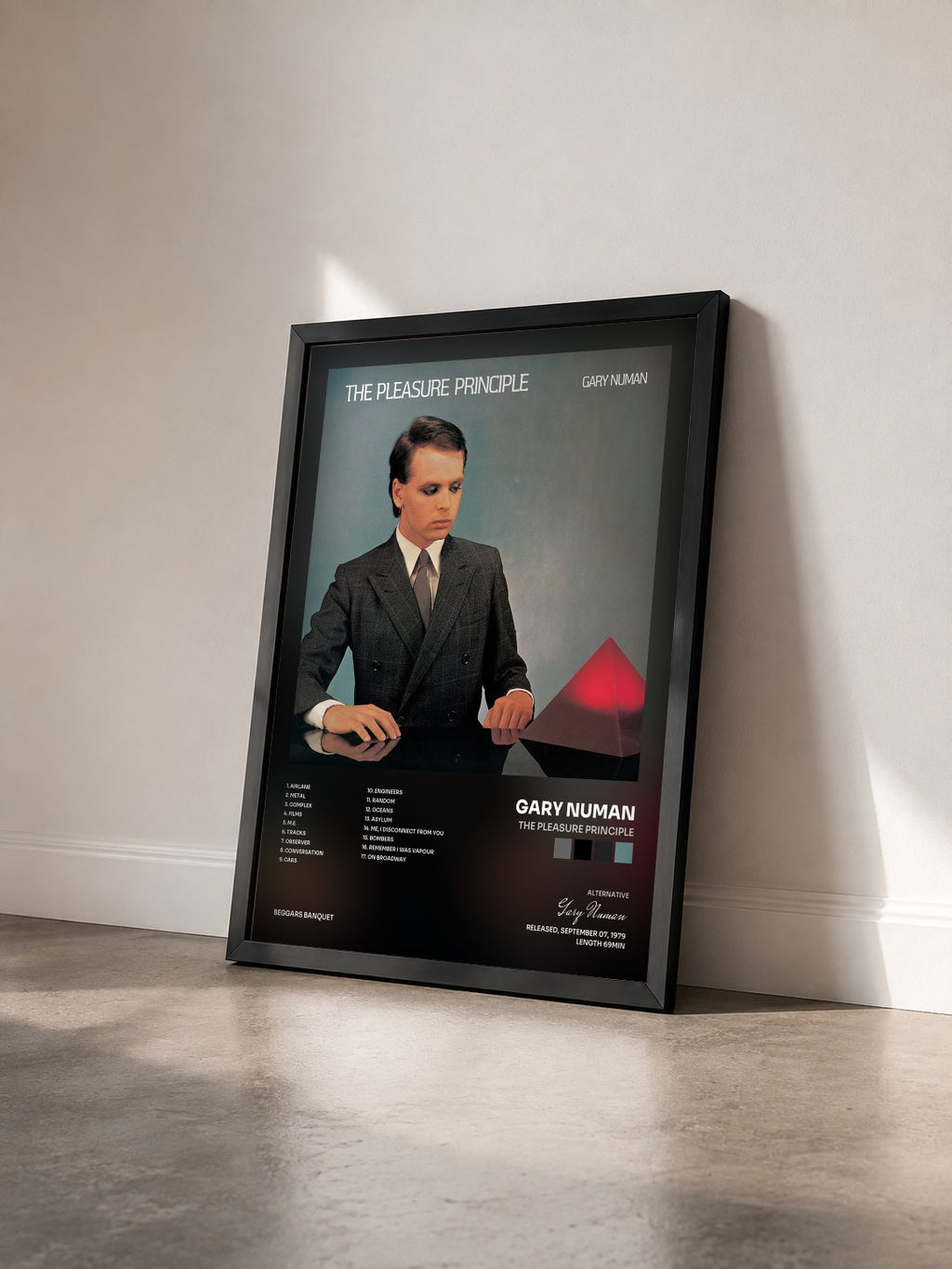 #noir Tableau de l'album The Pleasure Principle de Gary Numan vu de trois quarts, cadre noir