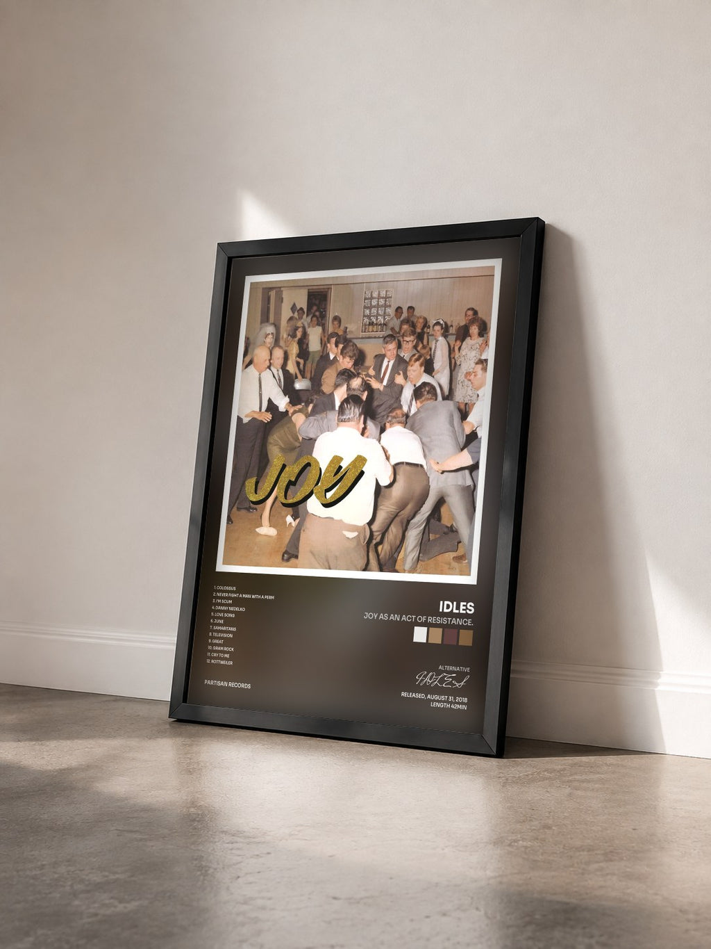 #noir Tableau de l'album Joy as an Act of Resistance. de IDLES vu de trois quarts, cadre noir
