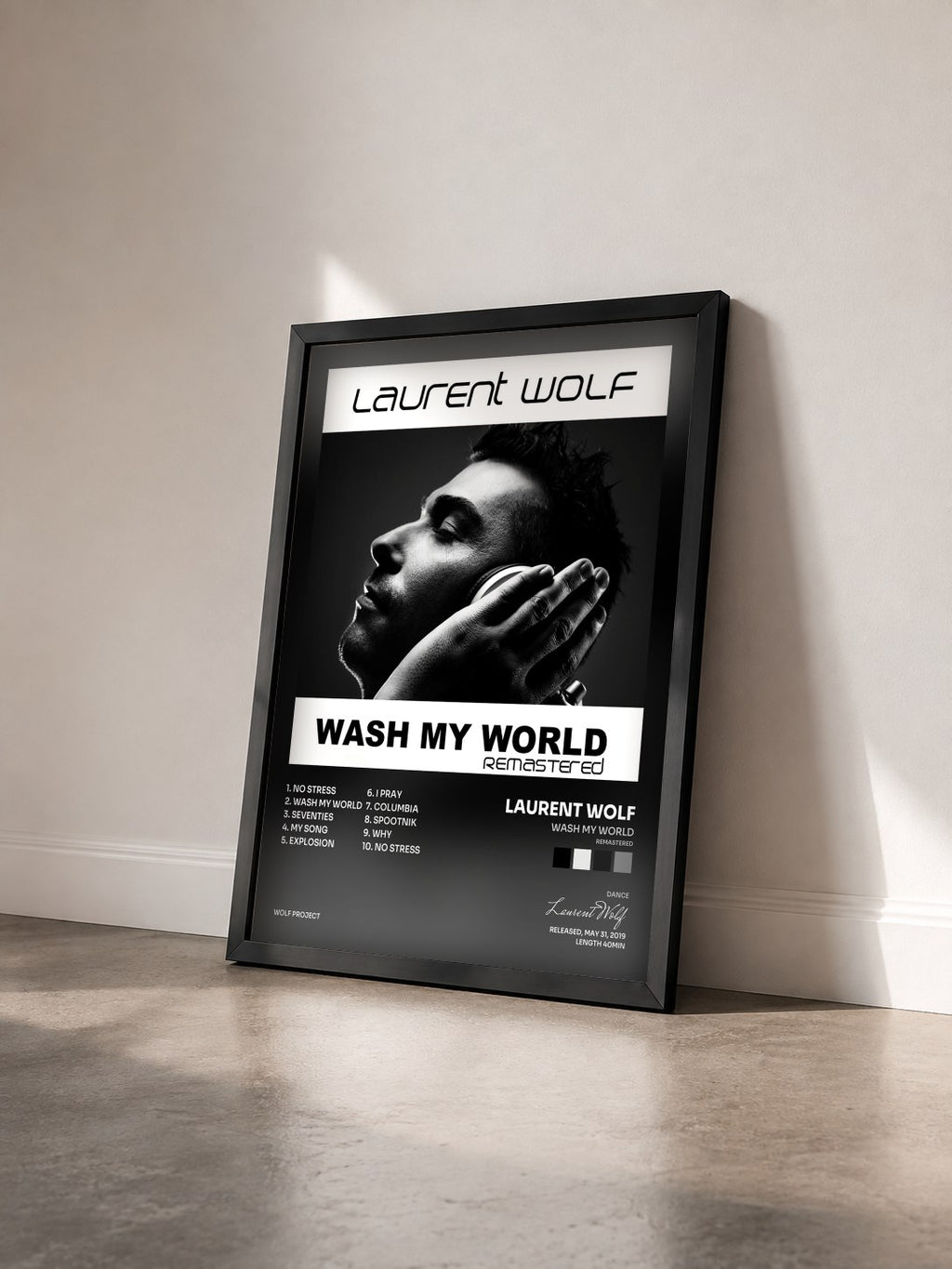 #noir Tableau de l'album Wash My World (Remastered) de Laurent Wolf vu de trois quarts, cadre noir