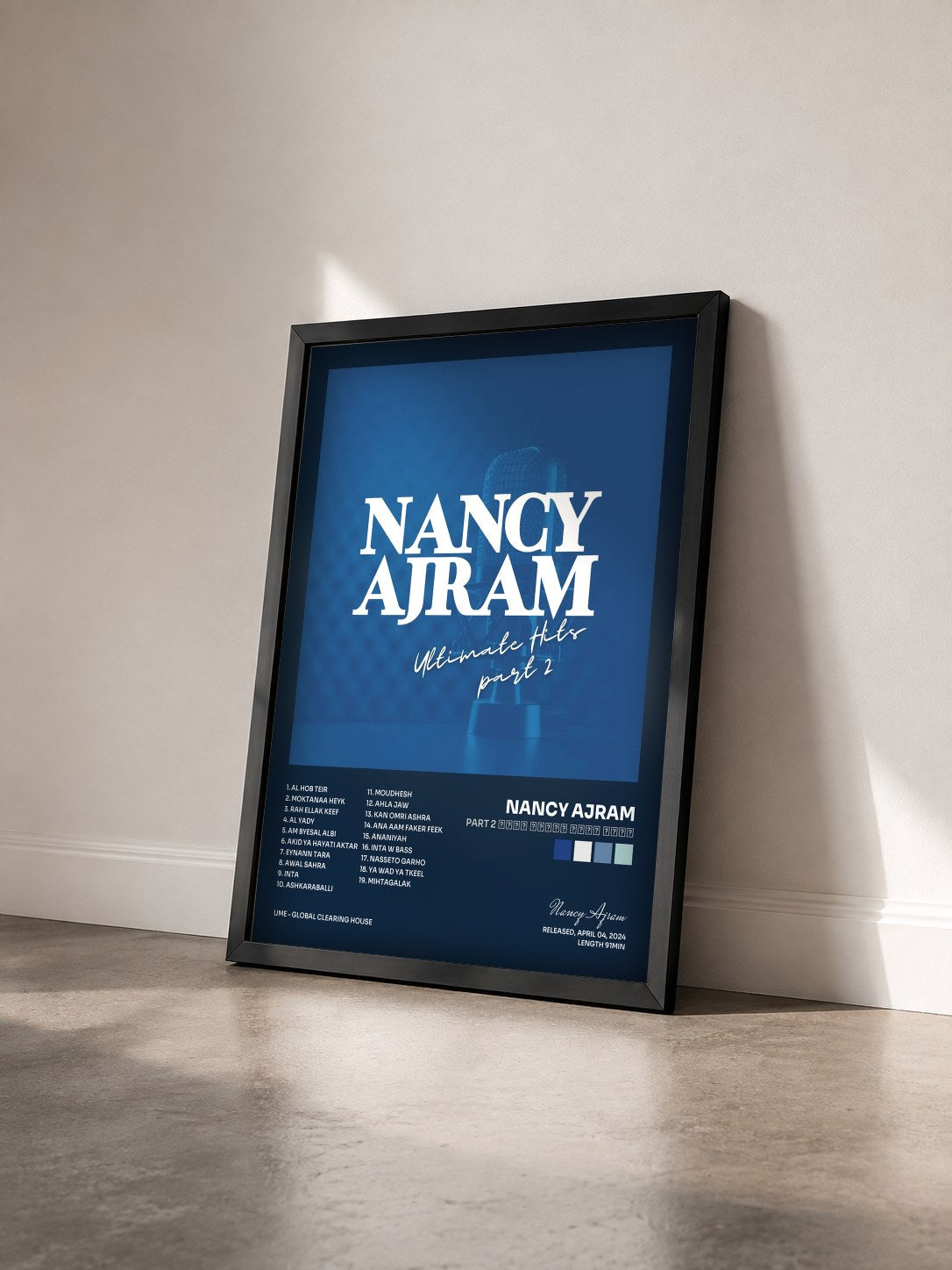 #noir Tableau de l'album part 2 أشهر أغاني ننسي عجرم de Nancy Ajram vu de trois quarts, cadre noir