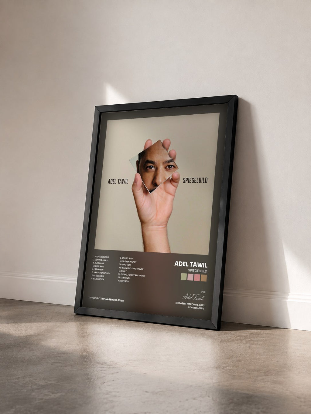 #noir Tableau de l'album Spiegelbild de Adel Tawil vu de trois quarts, cadre noir