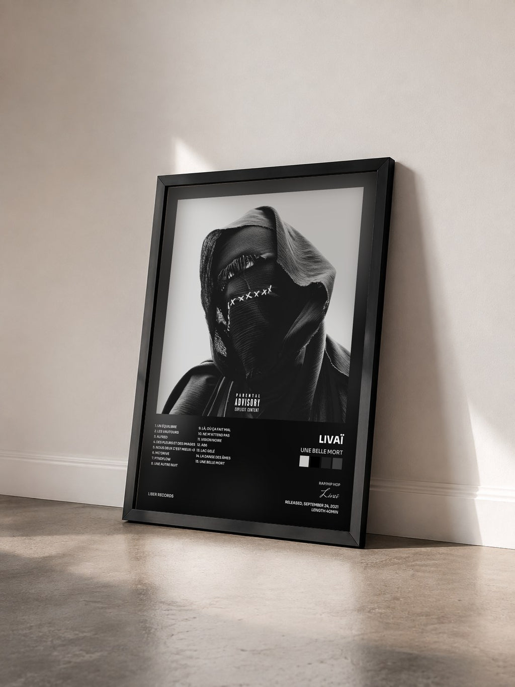 #noir Tableau de l'album Une Belle Mort de Livaï vu de trois quarts, cadre noir