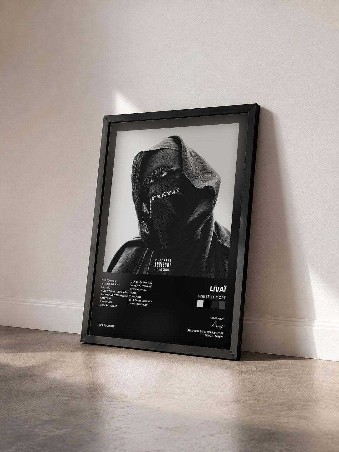#noir Tableau de l'album Une Belle Mort de Livaï vu de trois quarts, cadre noir