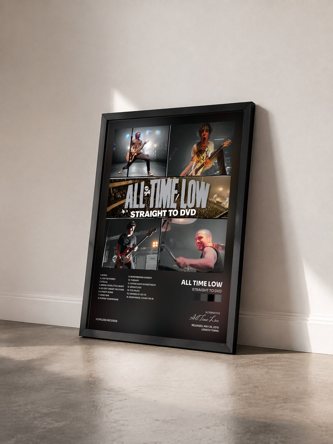 #noir Tableau de l'album Straight To DVD de All Time Low vu de trois quarts, cadre noir