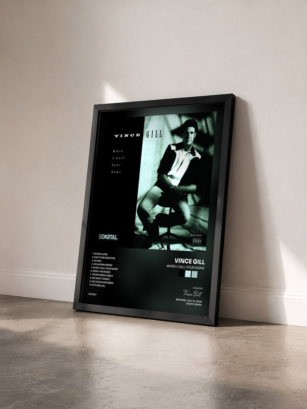#noir Tableau de l'album When I Call Your Name de Vince Gill vu de trois quarts, cadre noir