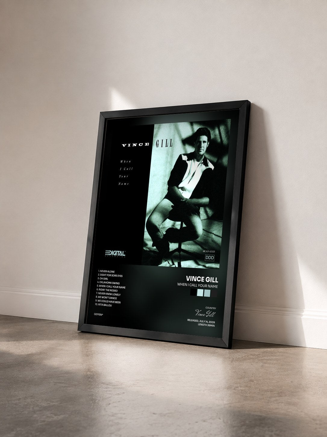 #noir Tableau de l'album When I Call Your Name de Vince Gill vu de trois quarts, cadre noir
