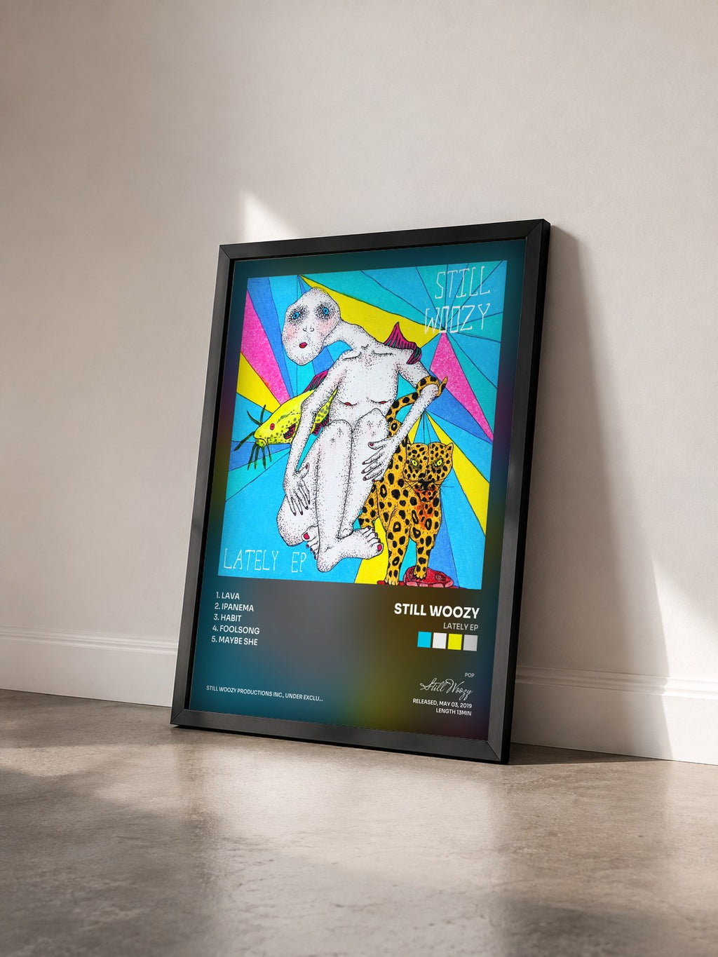 #noir Tableau de l'album Lately EP de Still Woozy vu de trois quarts, cadre noir