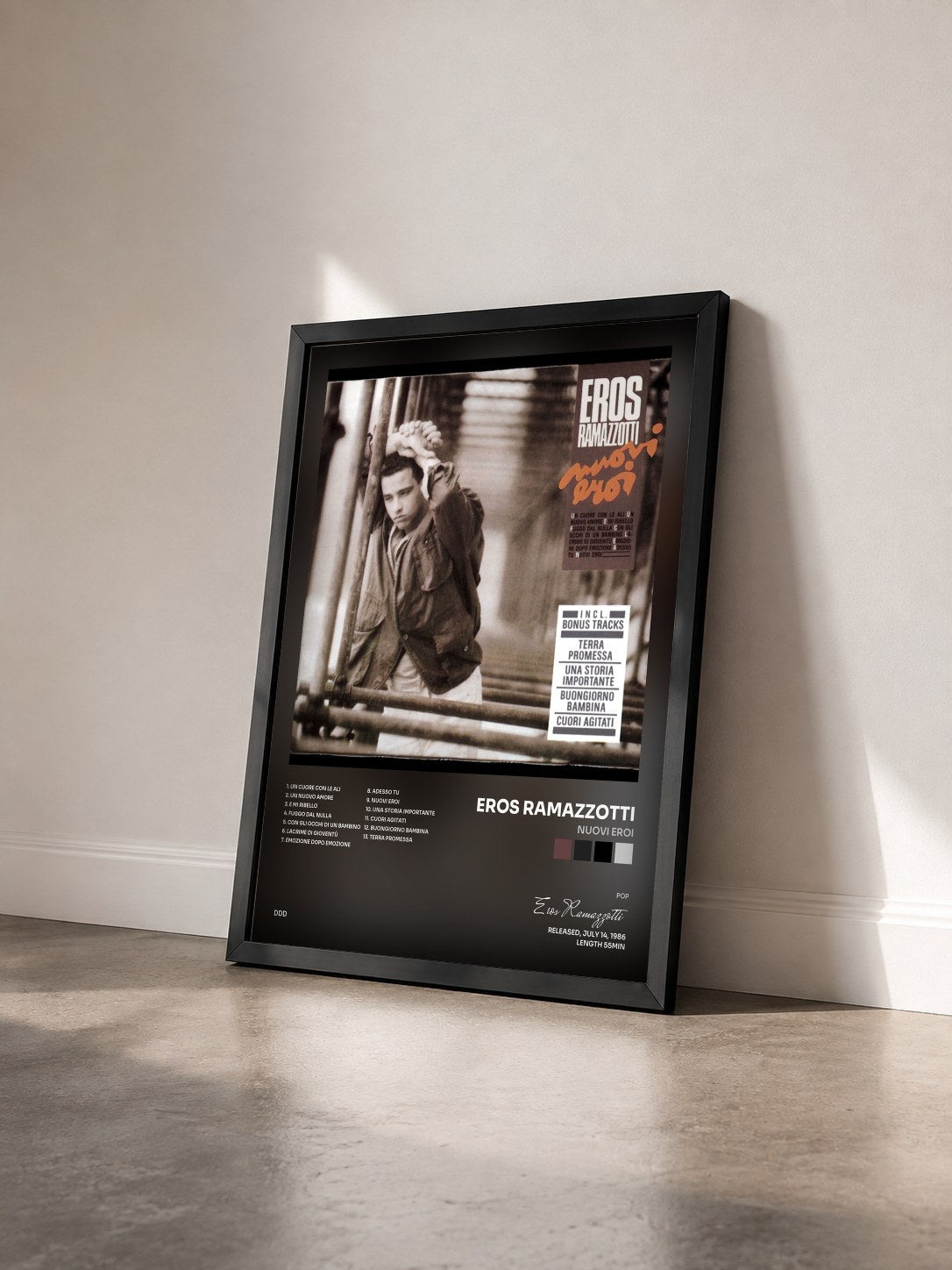 #noir Tableau de l'album Nuovi Eroi de Eros Ramazzotti vu de trois quarts, cadre noir
