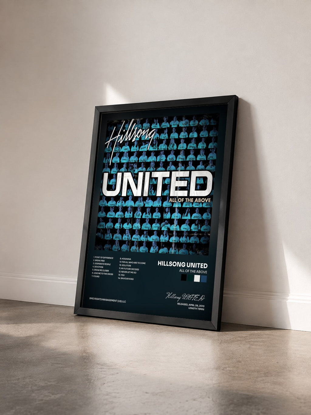 #noir Tableau de l'album All of the Above de Hillsong UNITED vu de trois quarts, cadre noir