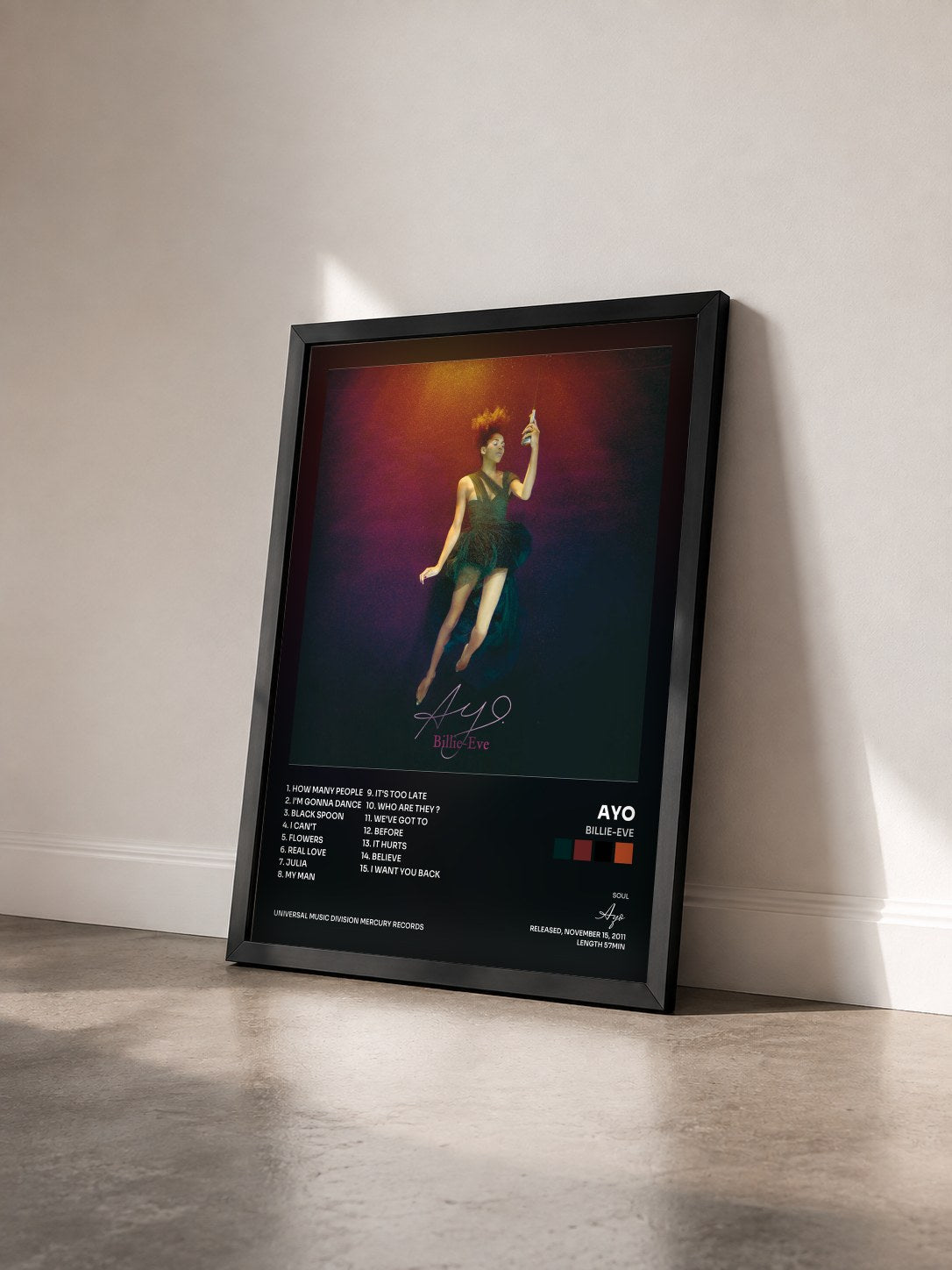 #noir Tableau de l'album Billie-Eve de Ayo vu de trois quarts, cadre noir