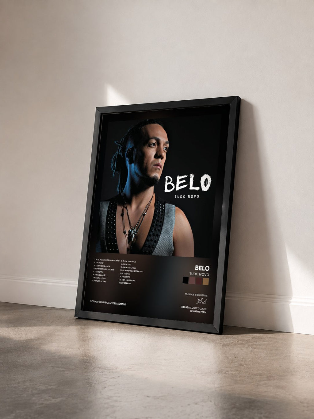 #noir Tableau de l'album Tudo Novo de Belo vu de trois quarts, cadre noir