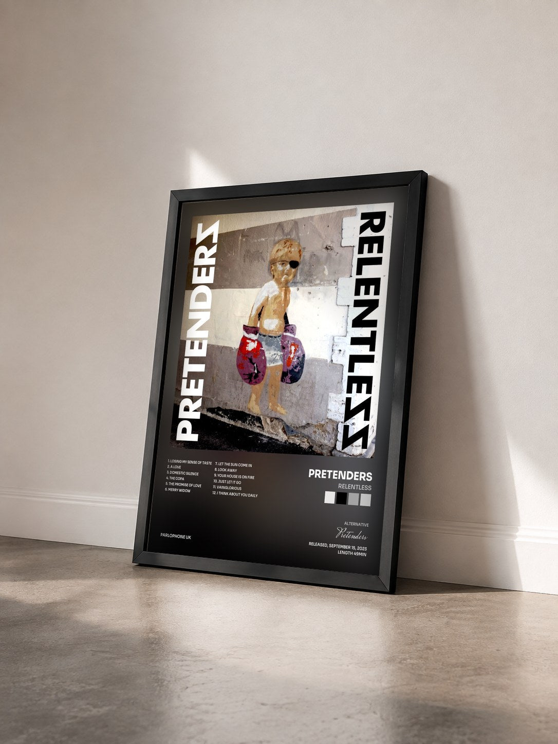 #noir Tableau de l'album Relentless de Pretenders vu de trois quarts, cadre noir