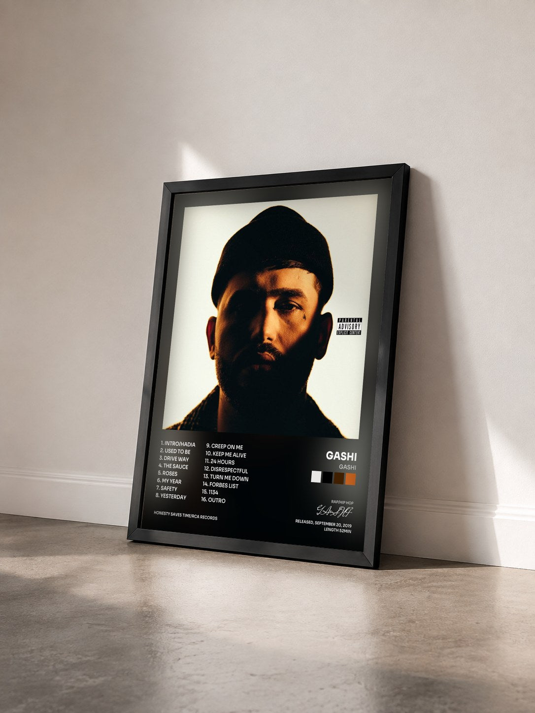 #noir Tableau de l'album GASHI de GASHI vu de trois quarts, cadre noir