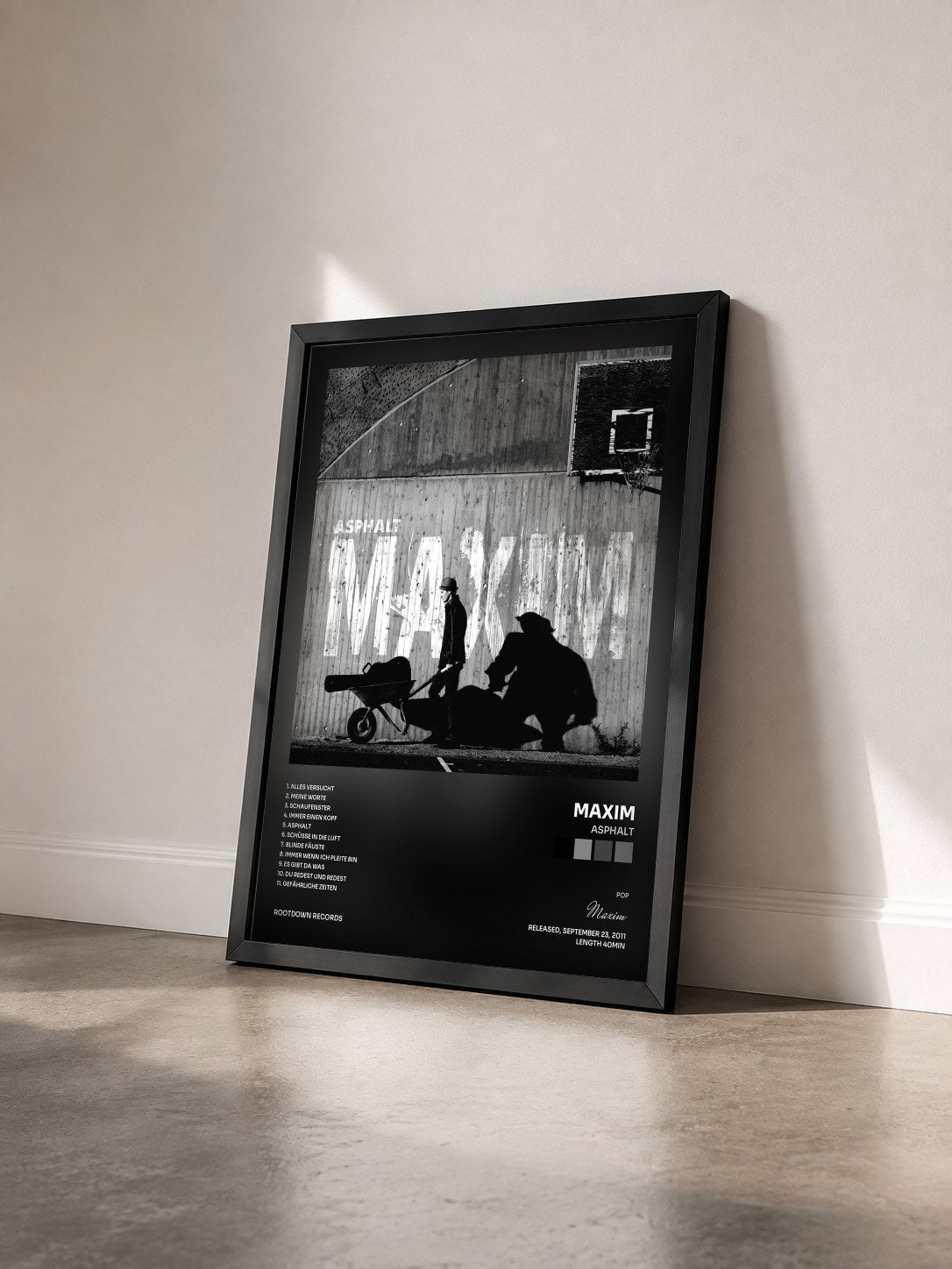 #noir Tableau de l'album Asphalt de Maxim vu de trois quarts, cadre noir