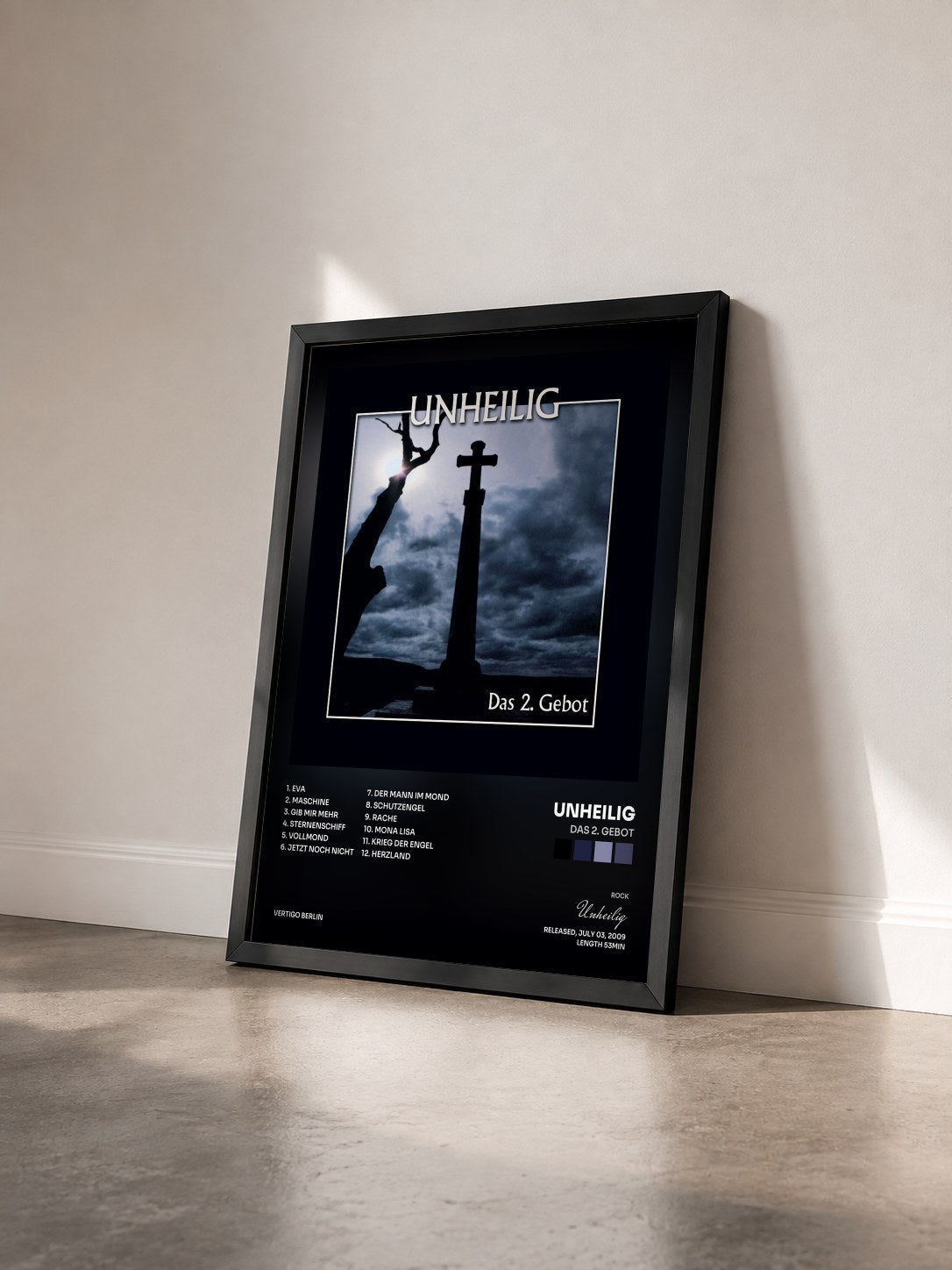 #noir Tableau de l'album Das 2. Gebot de Unheilig vu de trois quarts, cadre noir