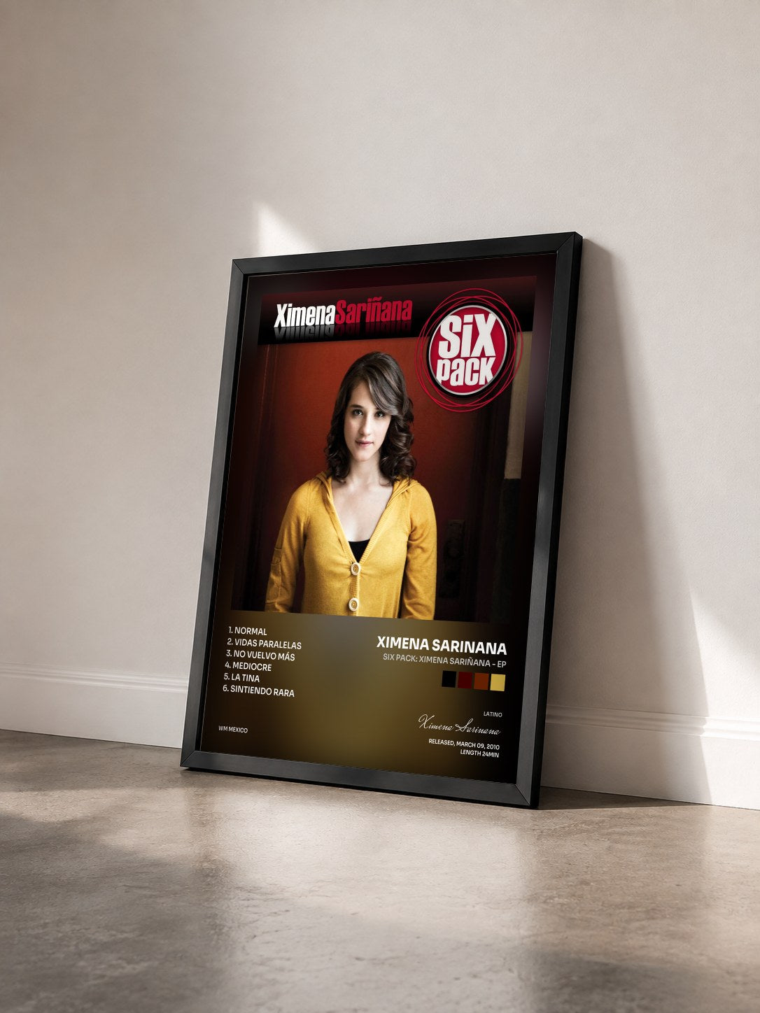 #noir Tableau de l'album Six Pack: Ximena Sariñana - EP de Ximena Sarinana vu de trois quarts, cadre noir