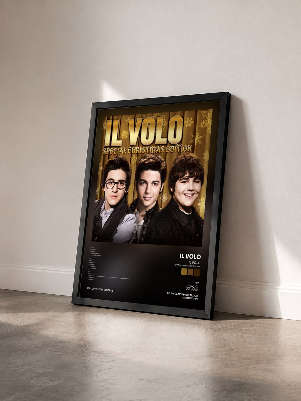 #noir Tableau de l'album Il Volo (Special Christmas Edition) de Il Volo vu de trois quarts, cadre noir