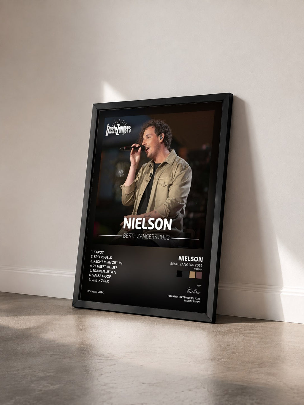 #noir Tableau de l'album Beste Zangers 2022 (Nielson) de Nielson vu de trois quarts, cadre noir