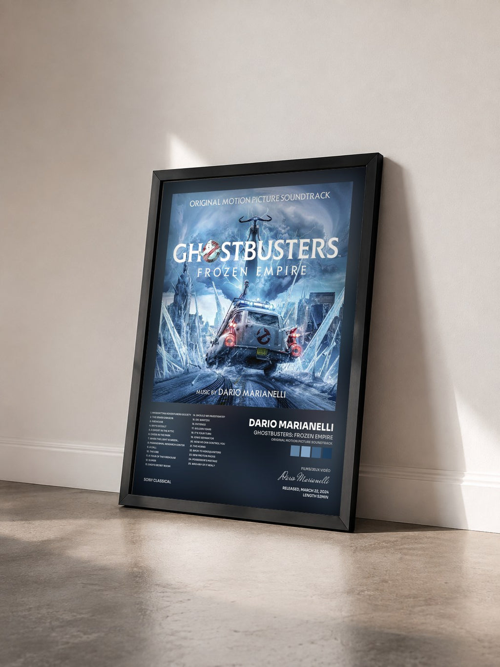 #noir Tableau de l'album Ghostbusters: Frozen Empire (Original Motion Picture Soundtrack) de Dario Marianelli vu de trois quarts, cadre noir