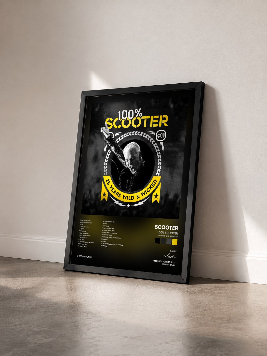 #noir Tableau de l'album 100% Scooter (25 Years Wild & Wicked) de Scooter vu de trois quarts, cadre noir