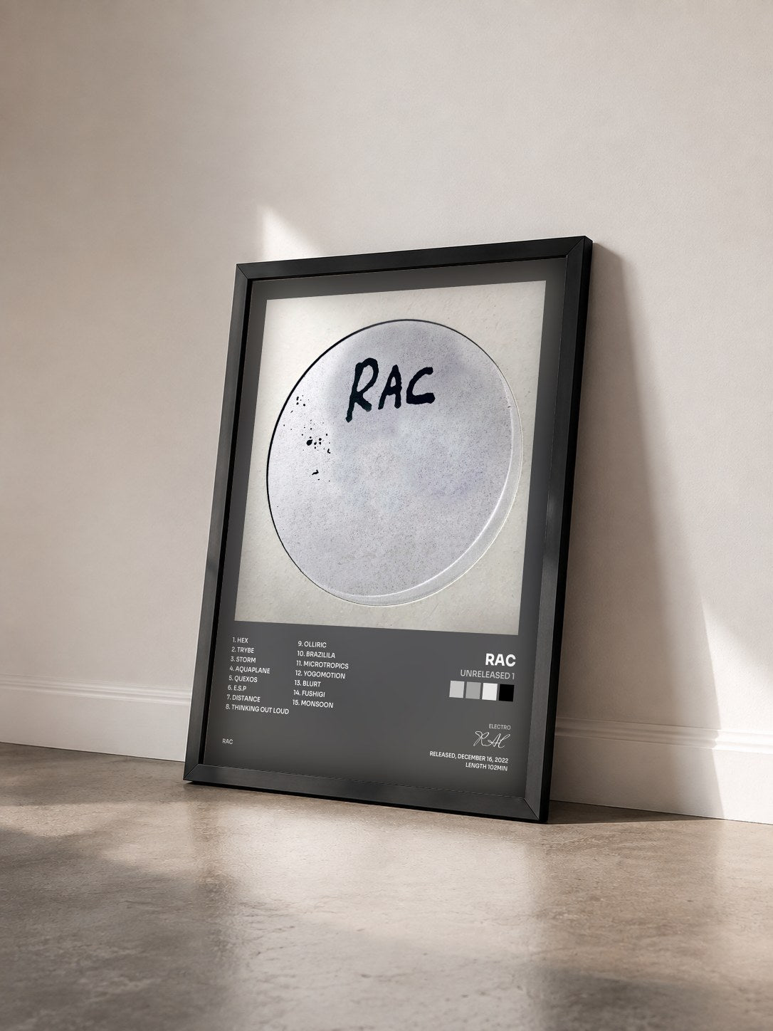 #noir Tableau de l'album Unreleased 1 de RAC vu de trois quarts, cadre noir