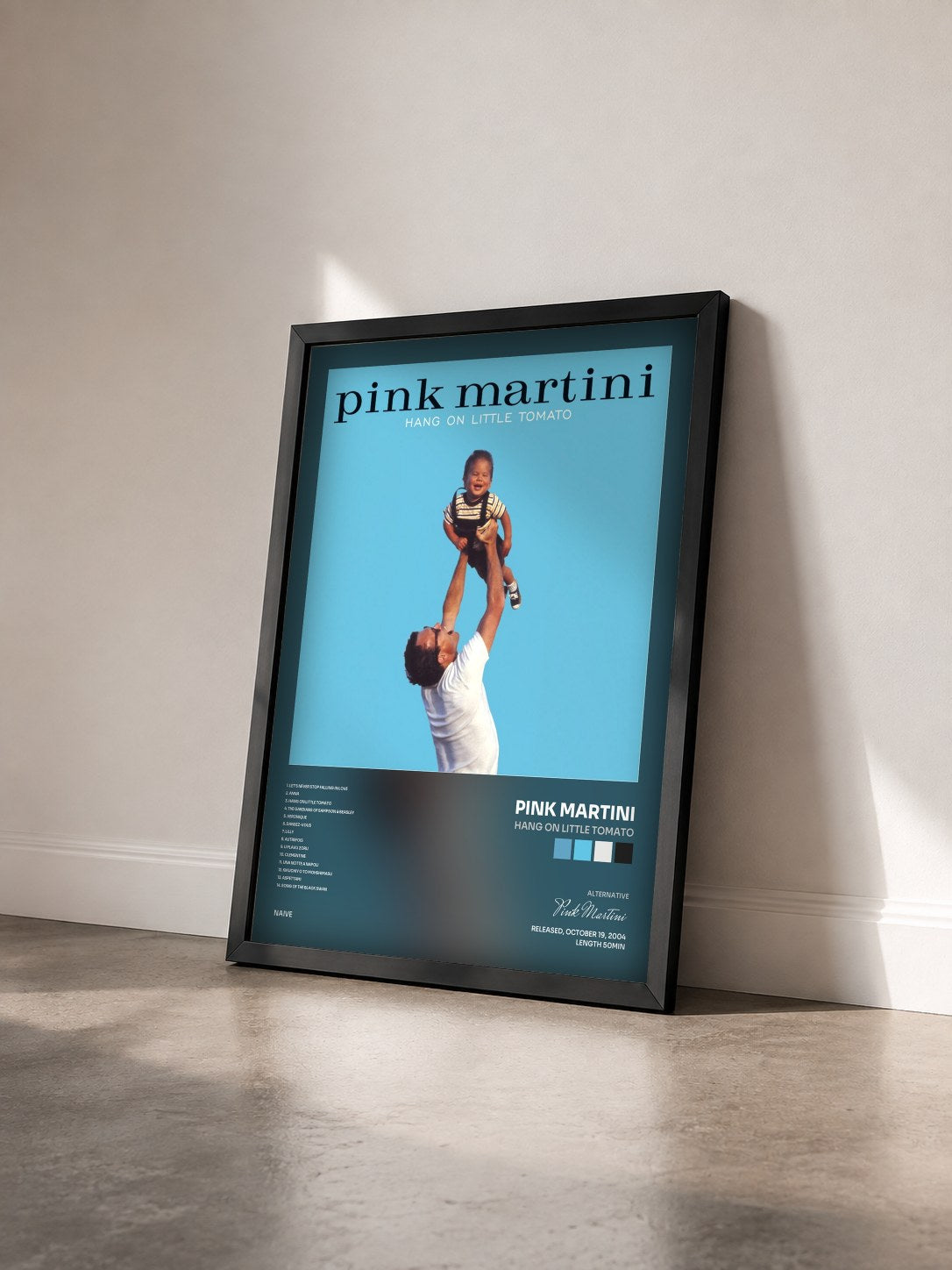 #noir Tableau de l'album Hang on Little Tomato de Pink Martini vu de trois quarts, cadre noir