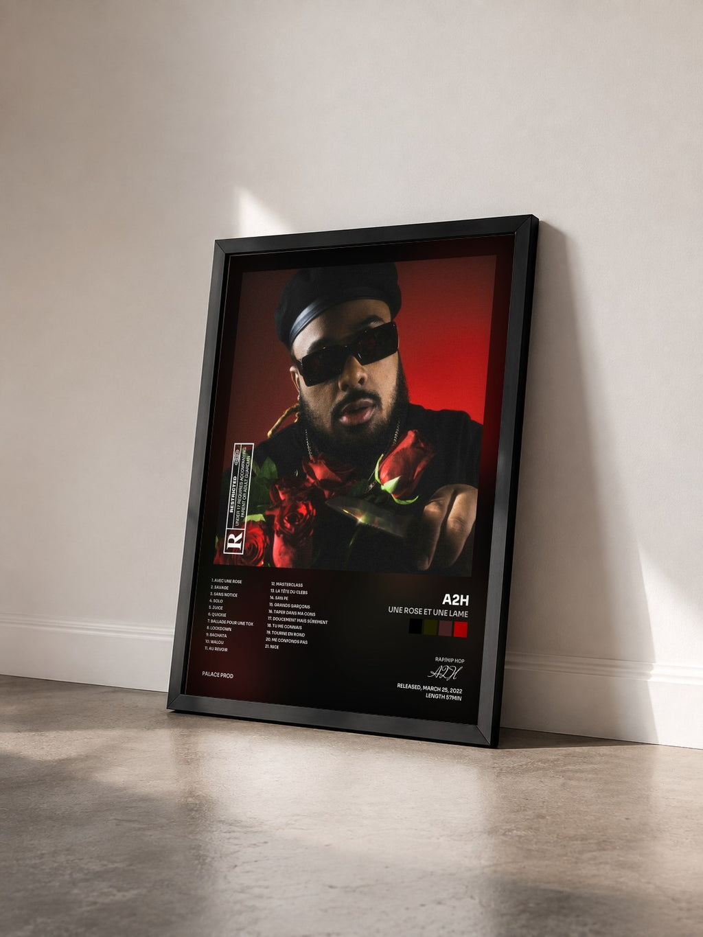 #noir Tableau de l'album Une rose et une lame de A2H vu de trois quarts, cadre noir