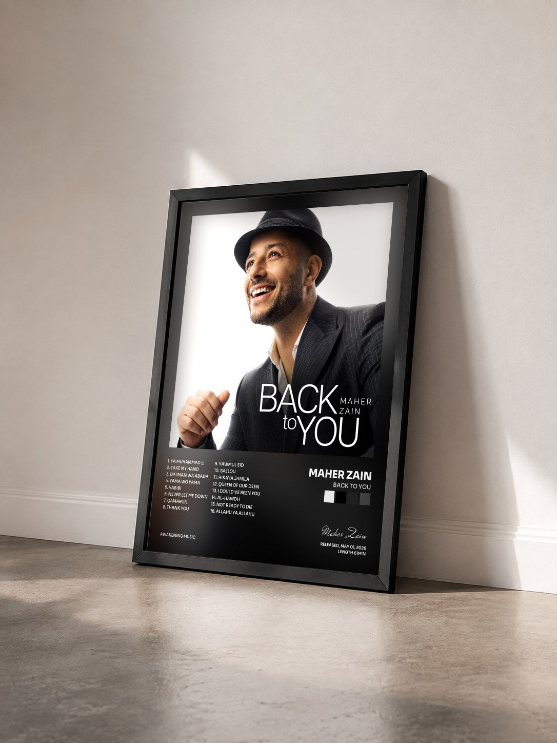 #noir Tableau de l'album Back To You de Maher Zain vu de trois quarts, cadre noir