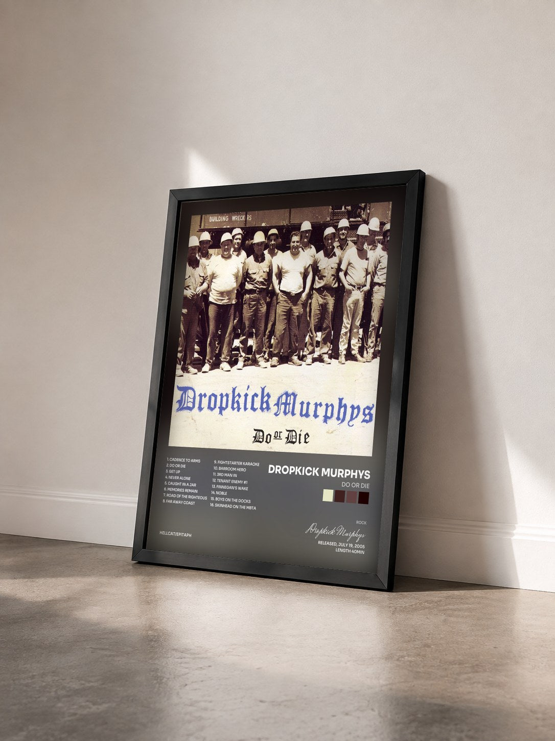 #noir Tableau de l'album Do Or Die de Dropkick Murphys vu de trois quarts, cadre noir