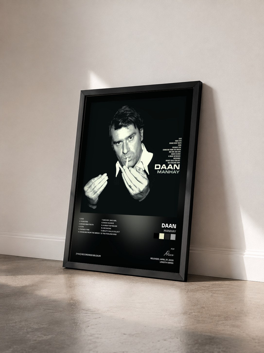 #noir Tableau de l'album Manhay de Daan vu de trois quarts, cadre noir