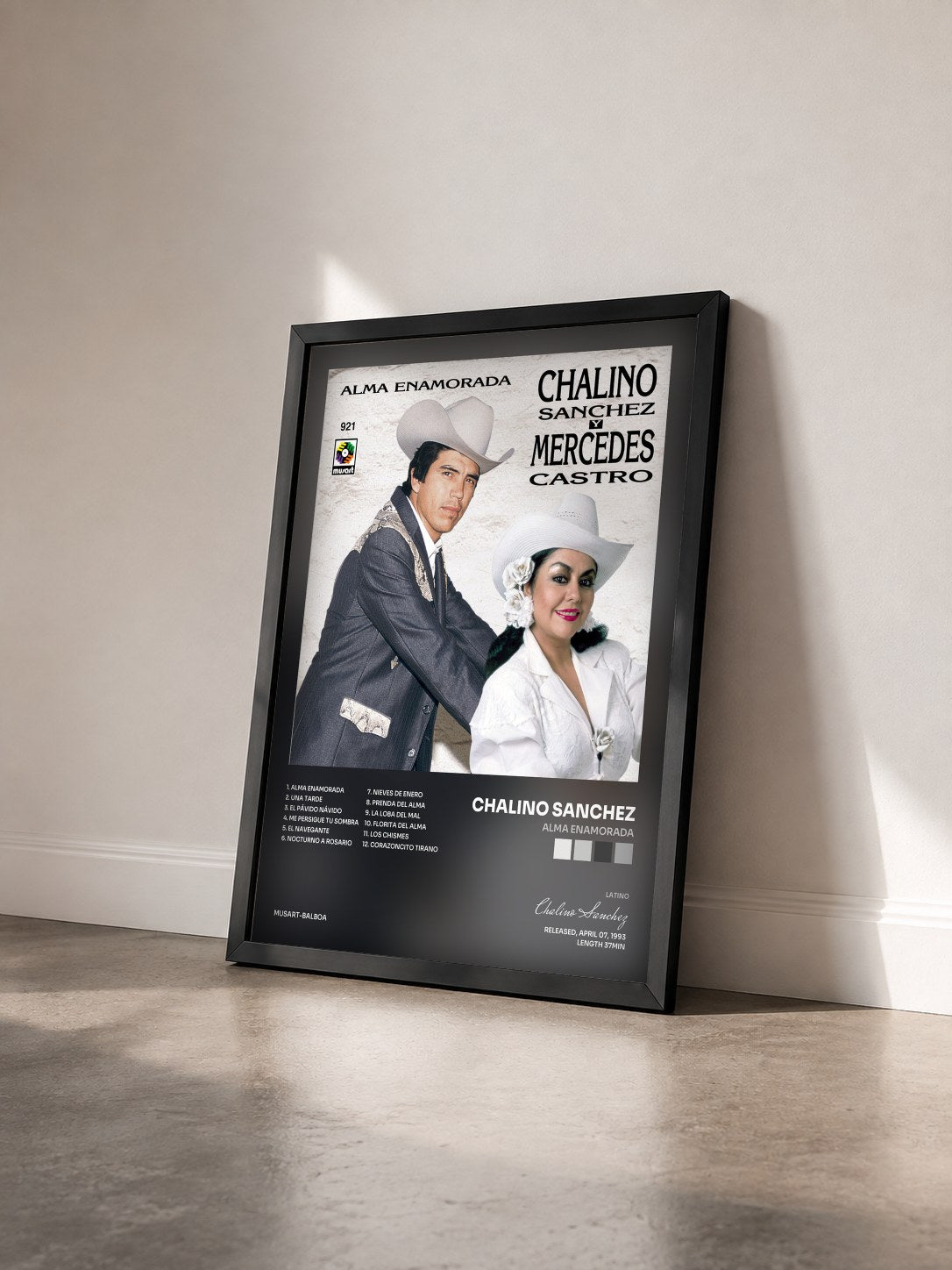 #noir Tableau de l'album Alma Enamorada de Chalino Sanchez vu de trois quarts, cadre noir