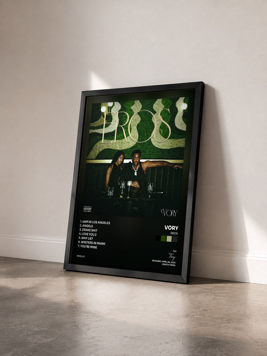 #noir Tableau de l'album EROS de Vory vu de trois quarts, cadre noir