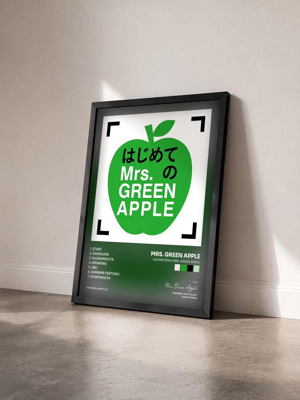 #noir Tableau de l'album Hajimeteno Mrs. GREEN APPLE de Mrs. Green Apple vu de trois quarts, cadre noir