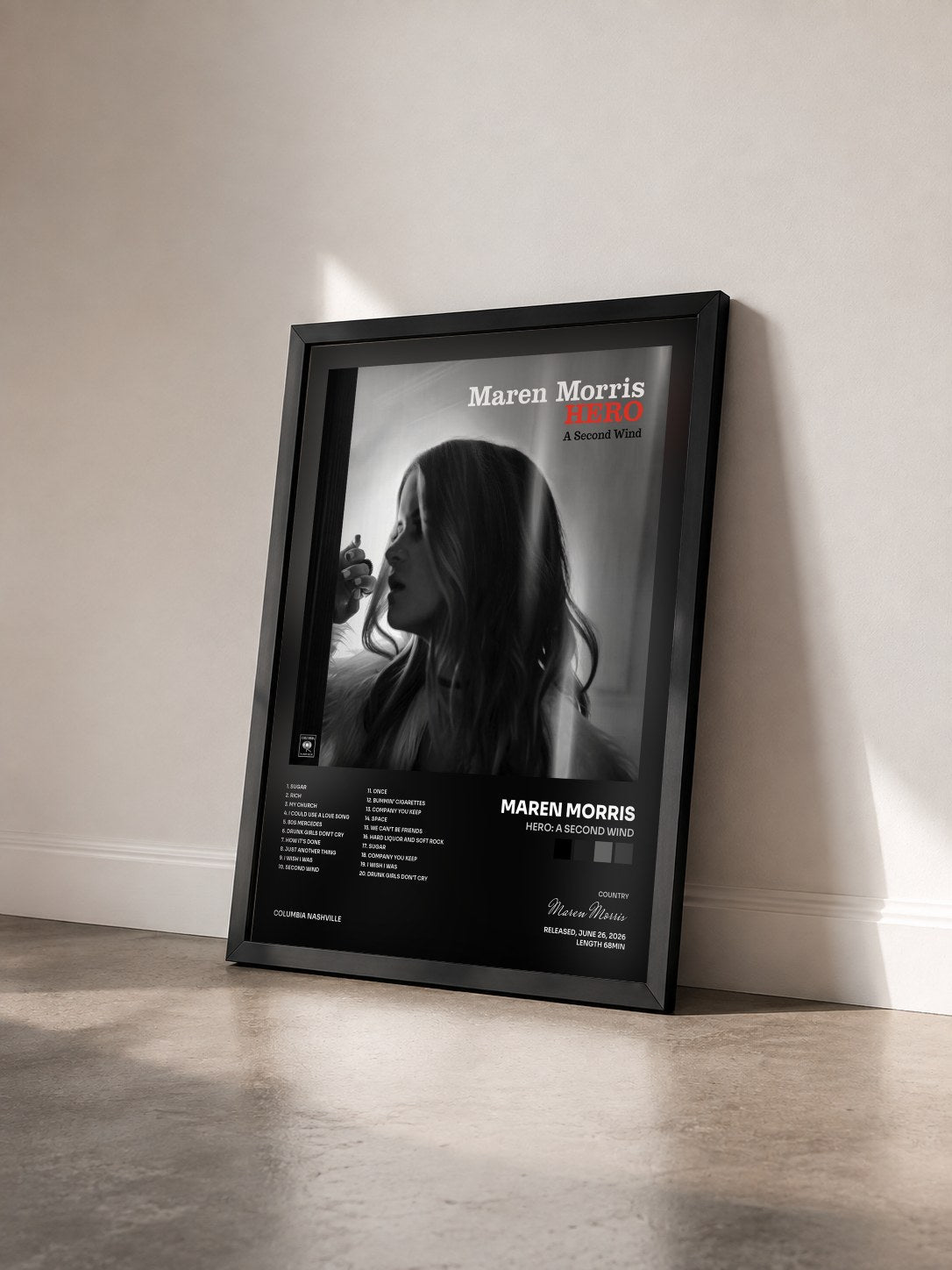 #noir Tableau de l'album HERO: A Second Wind de Maren Morris vu de trois quarts, cadre noir