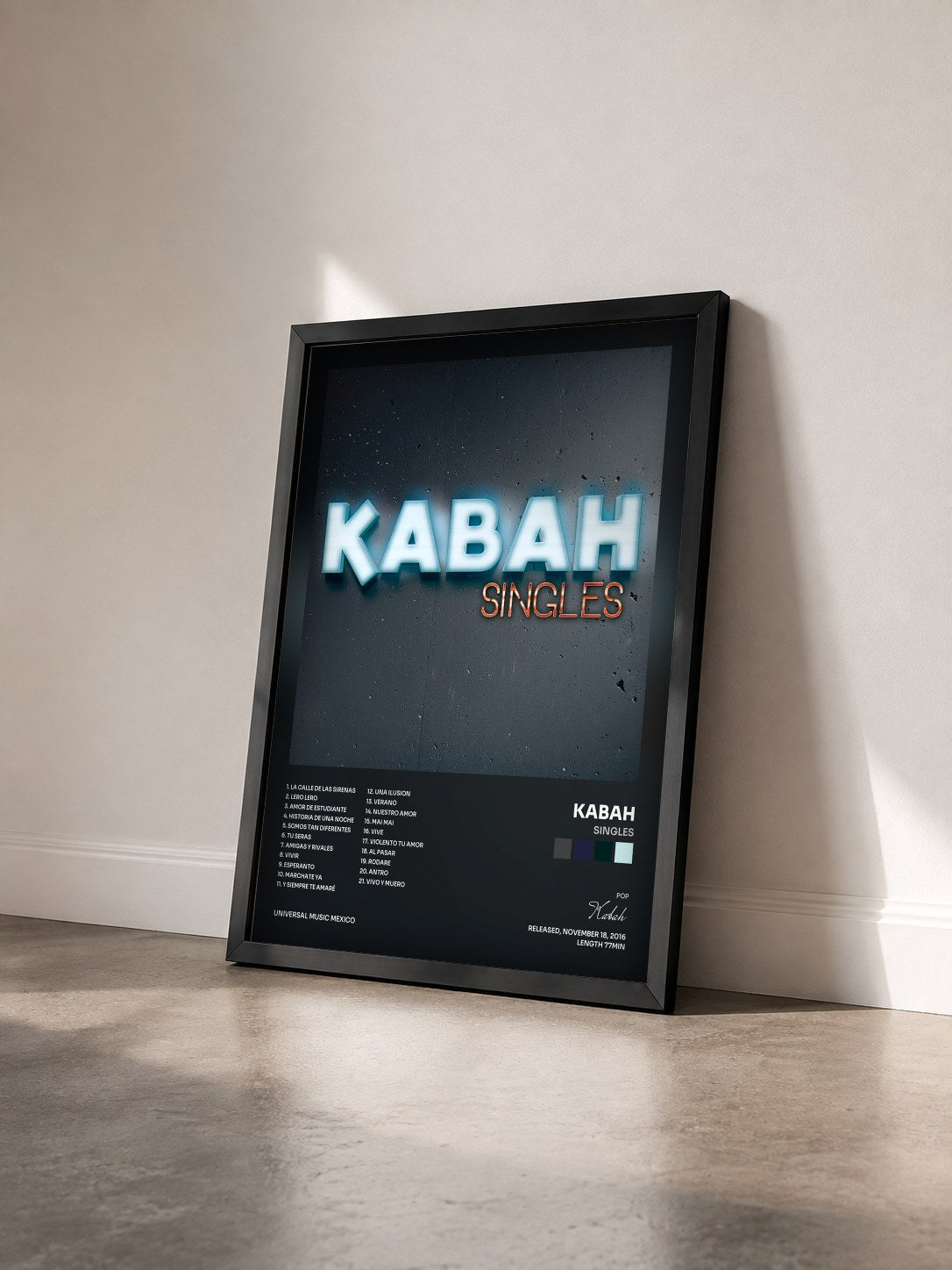 #noir Tableau de l'album Singles de Kabah vu de trois quarts, cadre noir