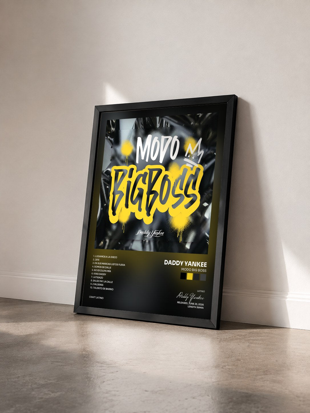 #noir Tableau de l'album Modo Big Boss de Daddy Yankee vu de trois quarts, cadre noir