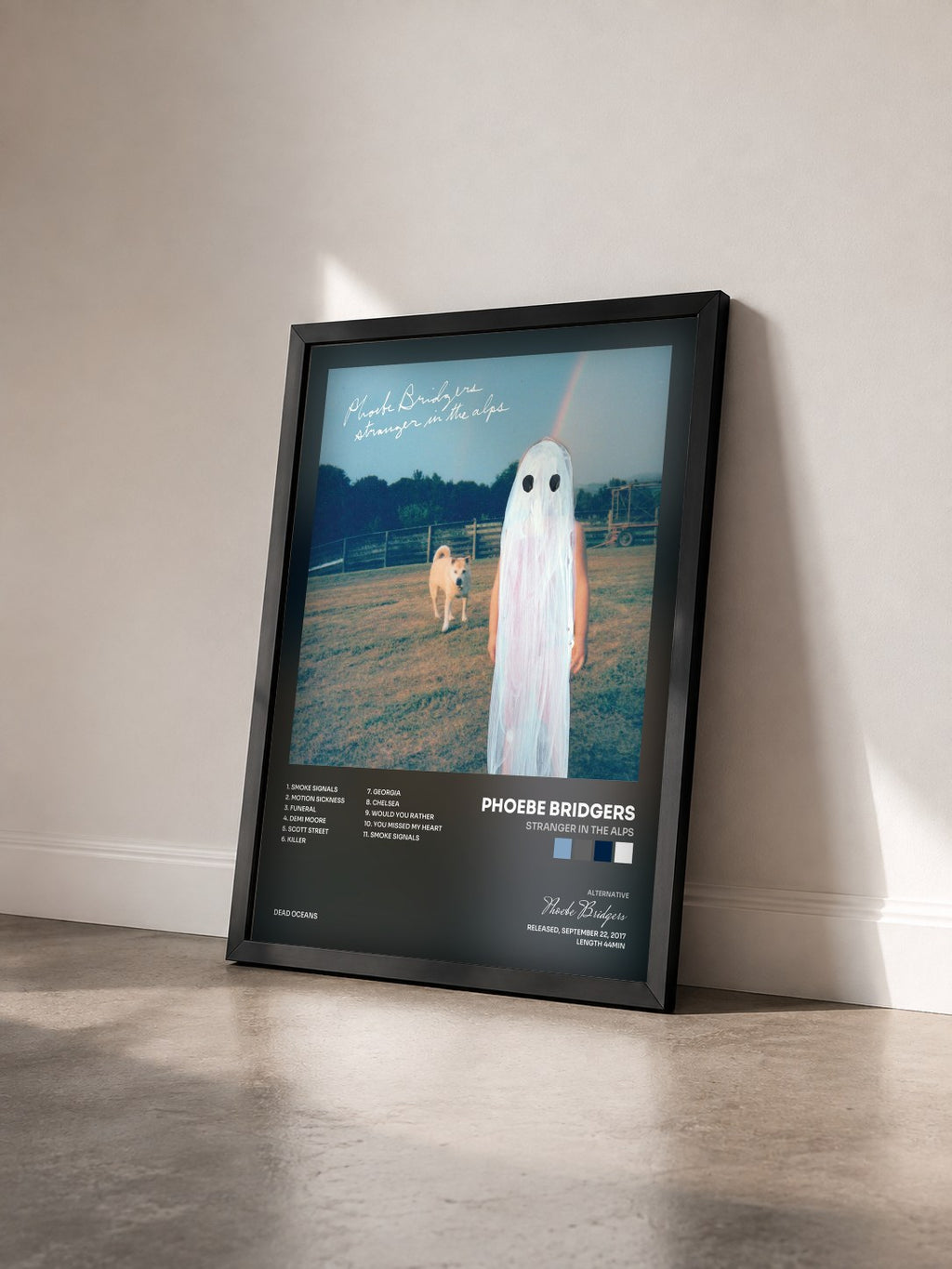 #noir Tableau de l'album Stranger in the Alps de Phoebe Bridgers vu de trois quarts, cadre noir