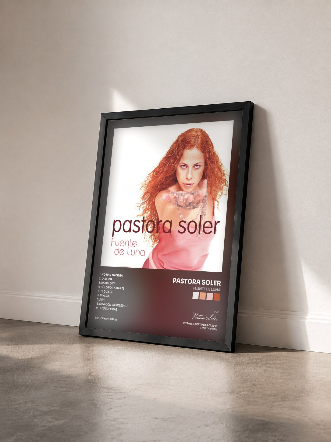 #noir Tableau de l'album Fuente De Luna de Pastora Soler vu de trois quarts, cadre noir