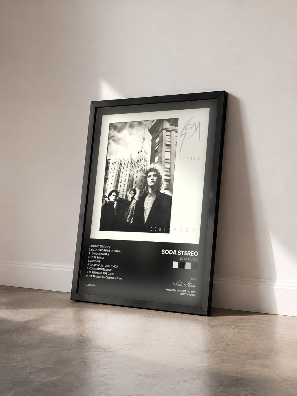 #noir Tableau de l'album Doble Vida de Soda Stereo vu de trois quarts, cadre noir