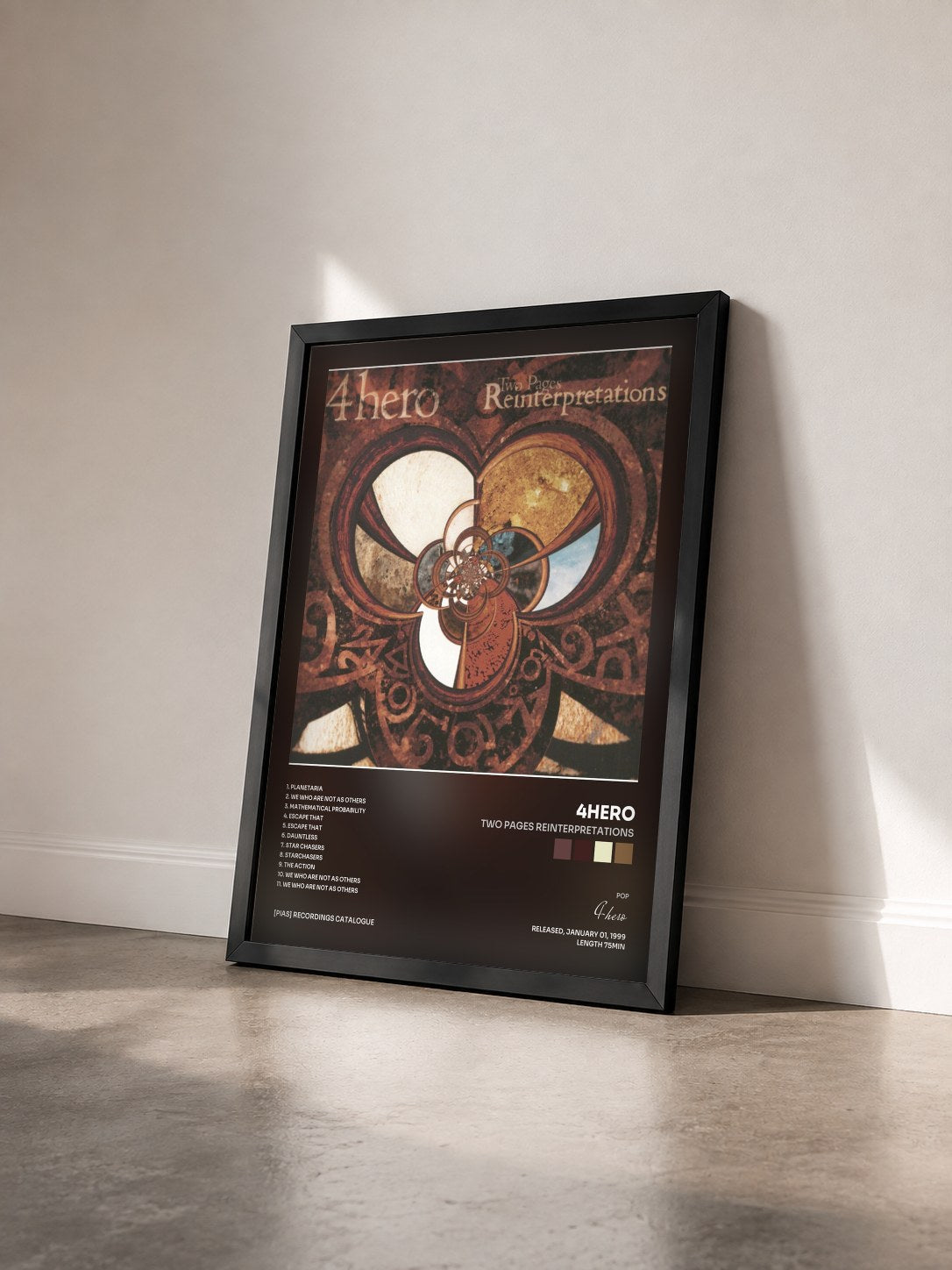 #noir Tableau de l'album Two Pages Reinterpretations de 4hero vu de trois quarts, cadre noir
