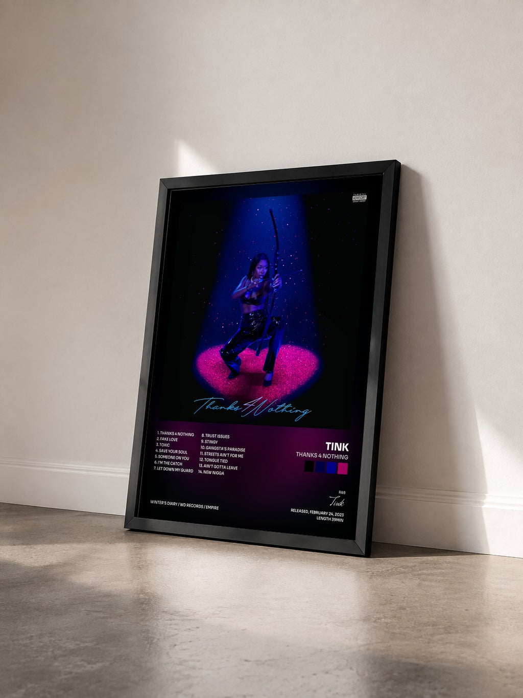 #noir Tableau de l'album Thanks 4 Nothing de Tink vu de trois quarts, cadre noir