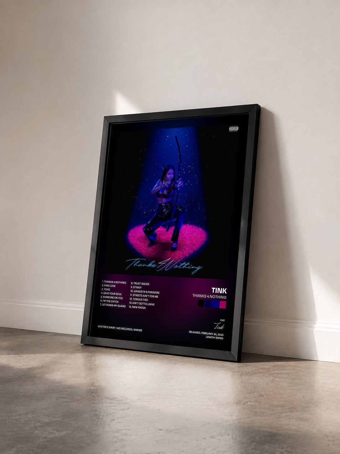 #noir Tableau de l'album Thanks 4 Nothing de Tink vu de trois quarts, cadre noir