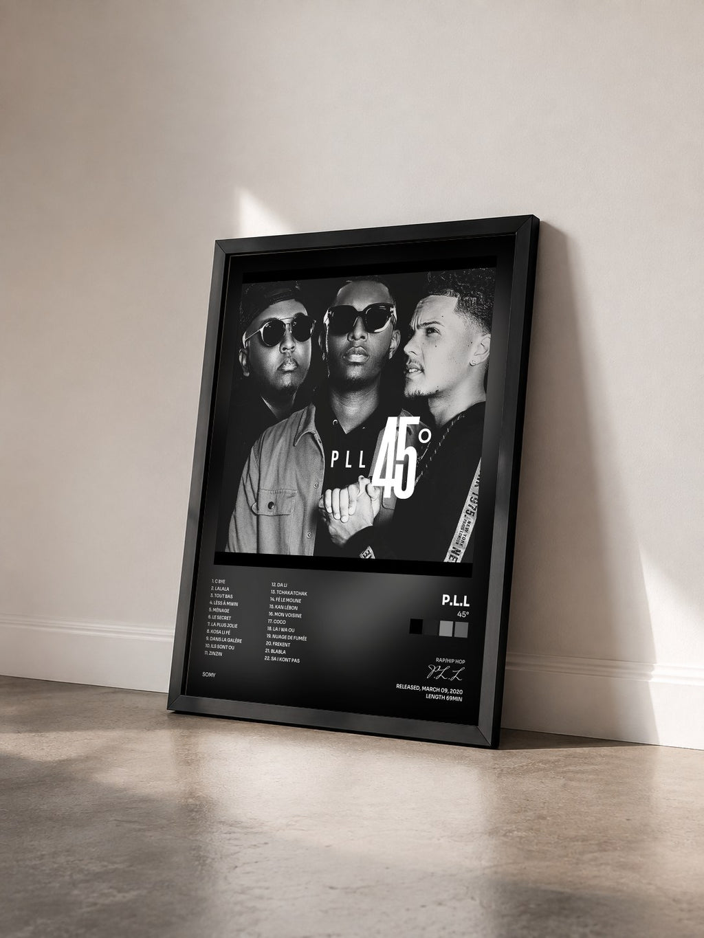 #noir Tableau de l'album 45° de P.L.L vu de trois quarts, cadre noir