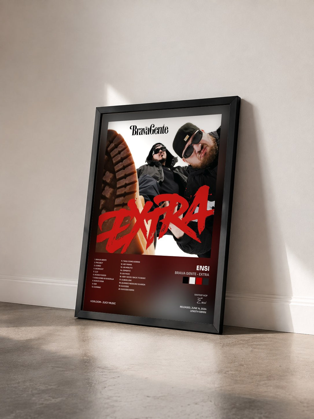 #noir Tableau de l'album BRAVA GENTE - EXTRA de Ensi vu de trois quarts, cadre noir