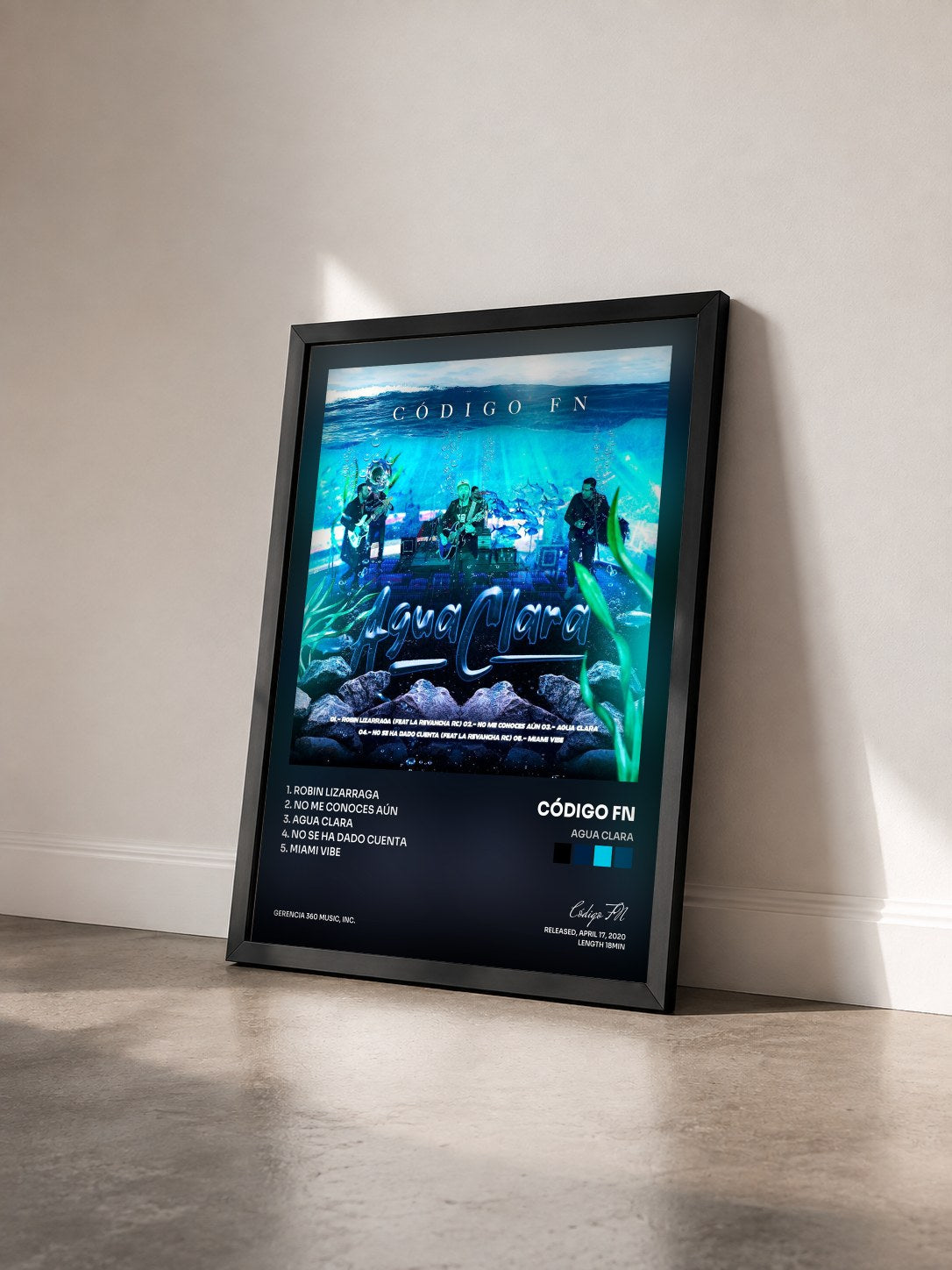 #noir Tableau de l'album Agua Clara de Código FN vu de trois quarts, cadre noir