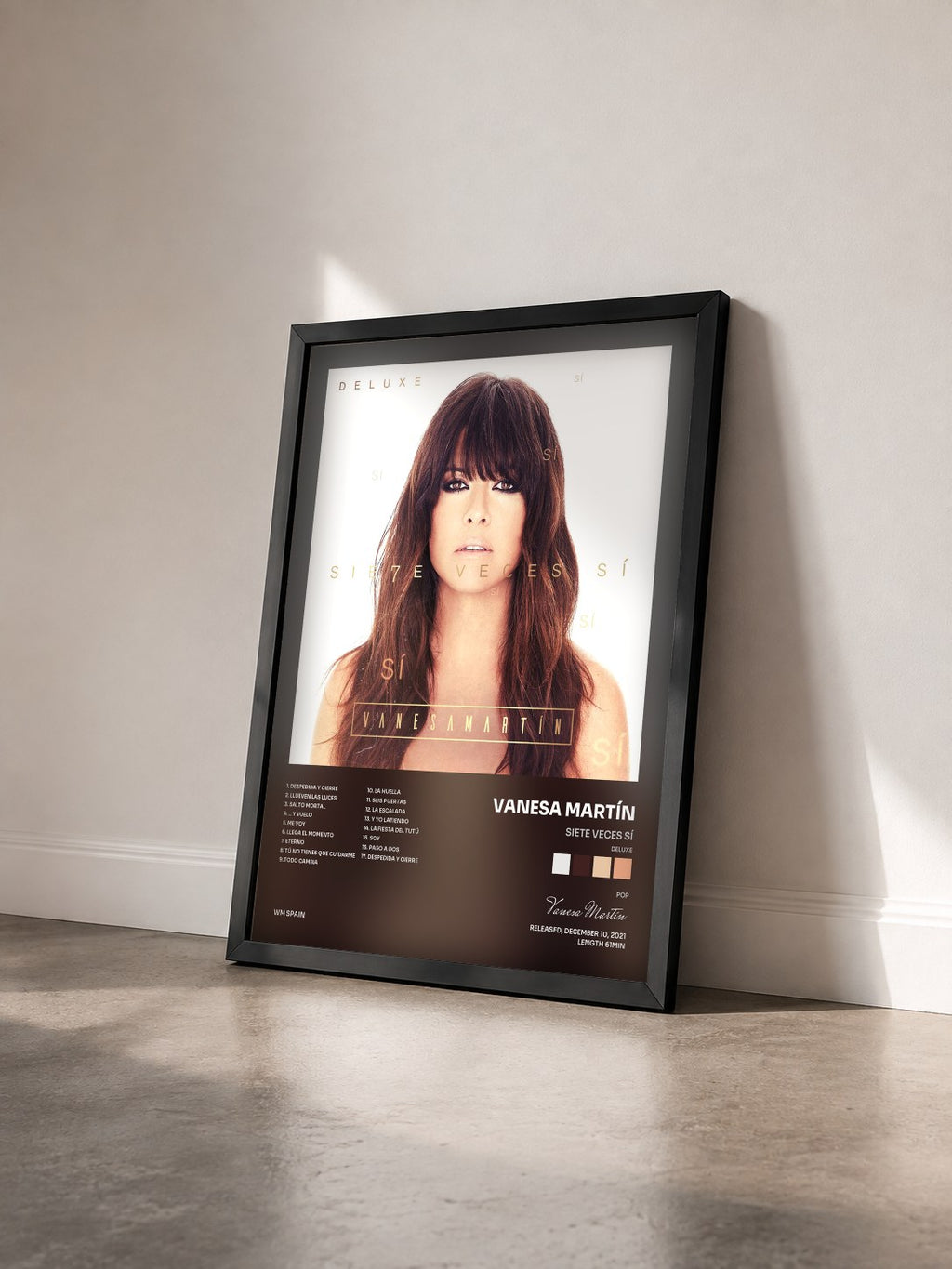 #noir Tableau de l'album Siete veces sí (Deluxe) de Vanesa Martín vu de trois quarts, cadre noir
